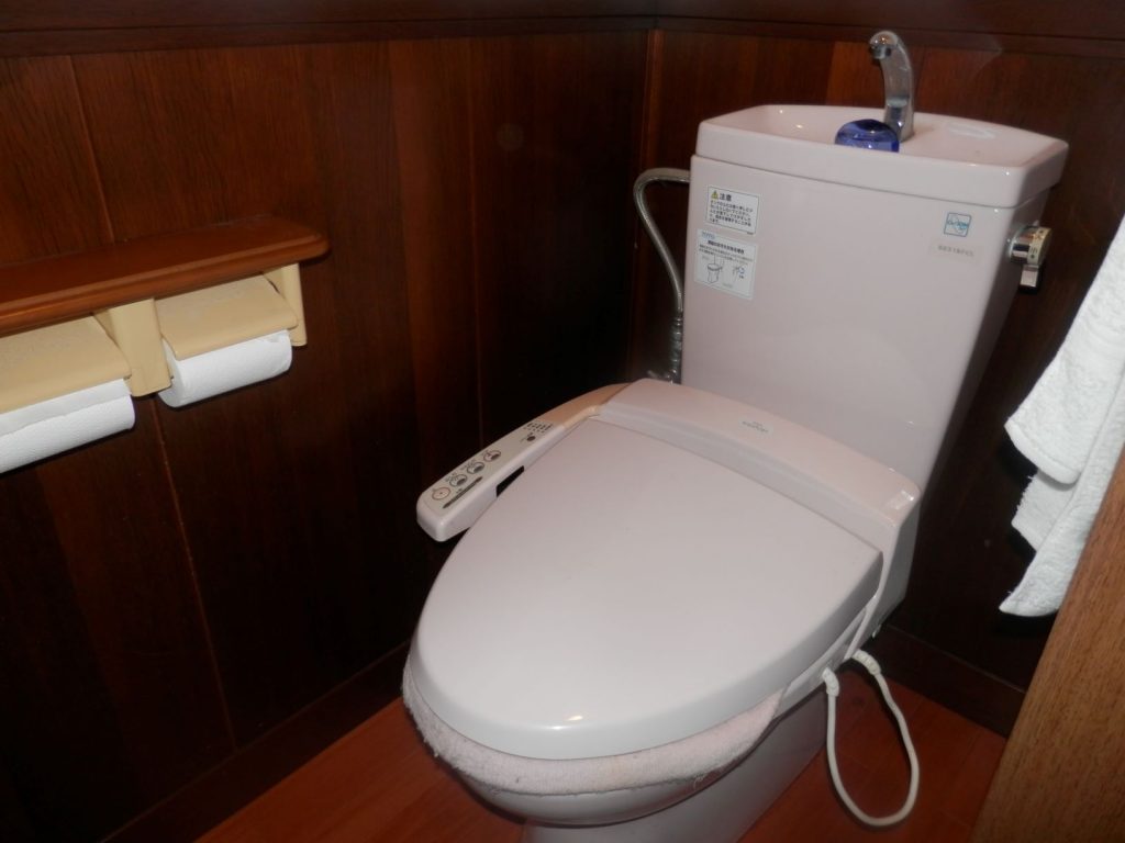 リクシル プレアス、トイレ交換工事